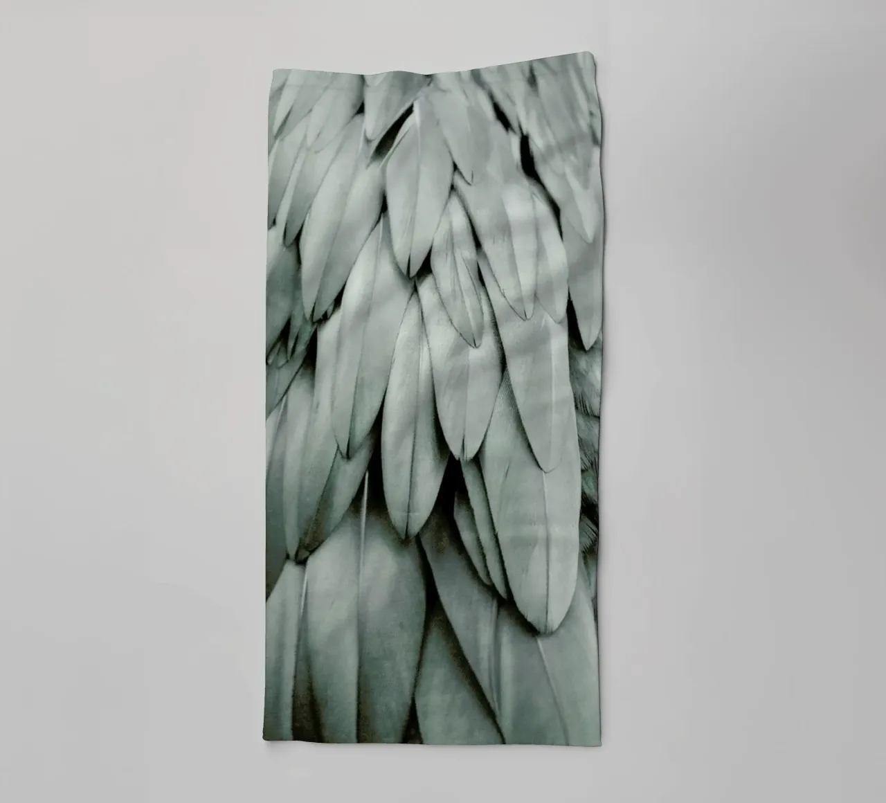Feathers Eucalyptus Green asciugamano da bagno da Monika Strigel