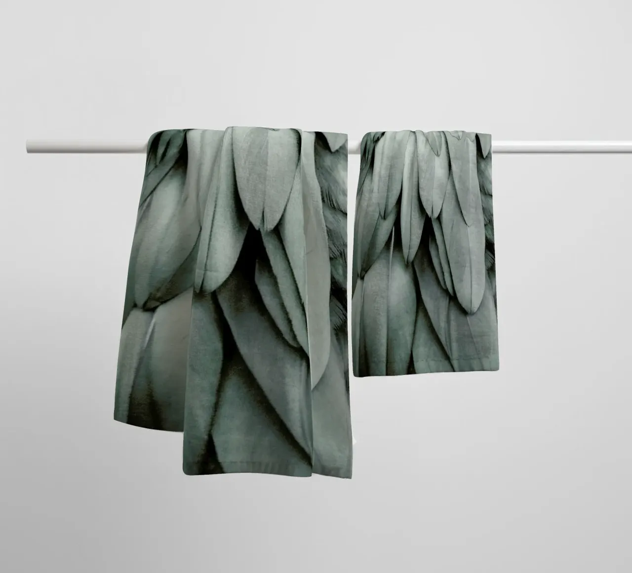 Feathers Eucalyptus Green asciugamano da bagno da Monika Strigel
