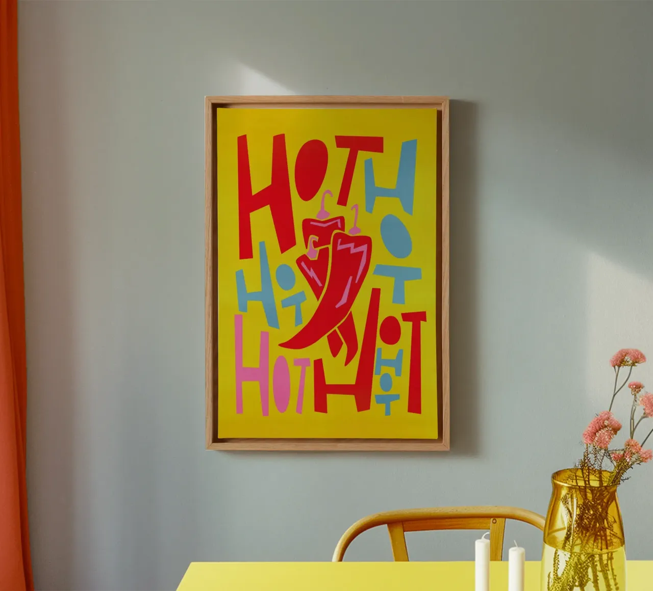 Scharfe Chilischoten Leinwand mit Schattenfugenrahmen von Fox & Velvet