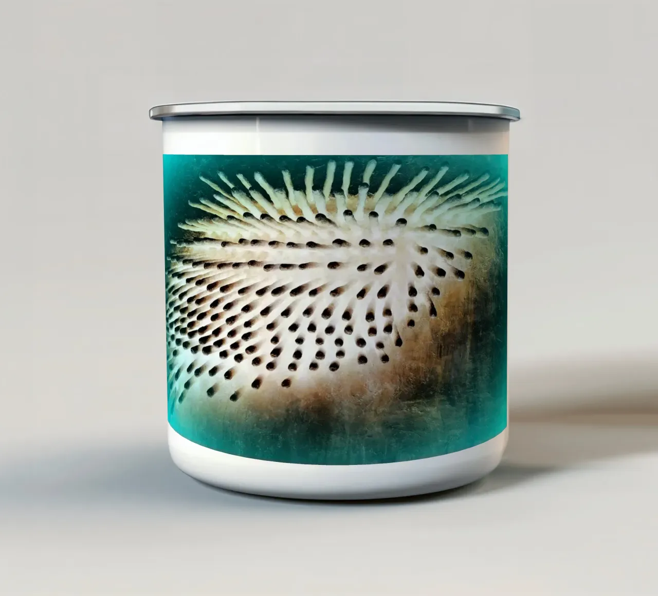 Sotto l'acqua tazza in smalto da Massimo Frascogna