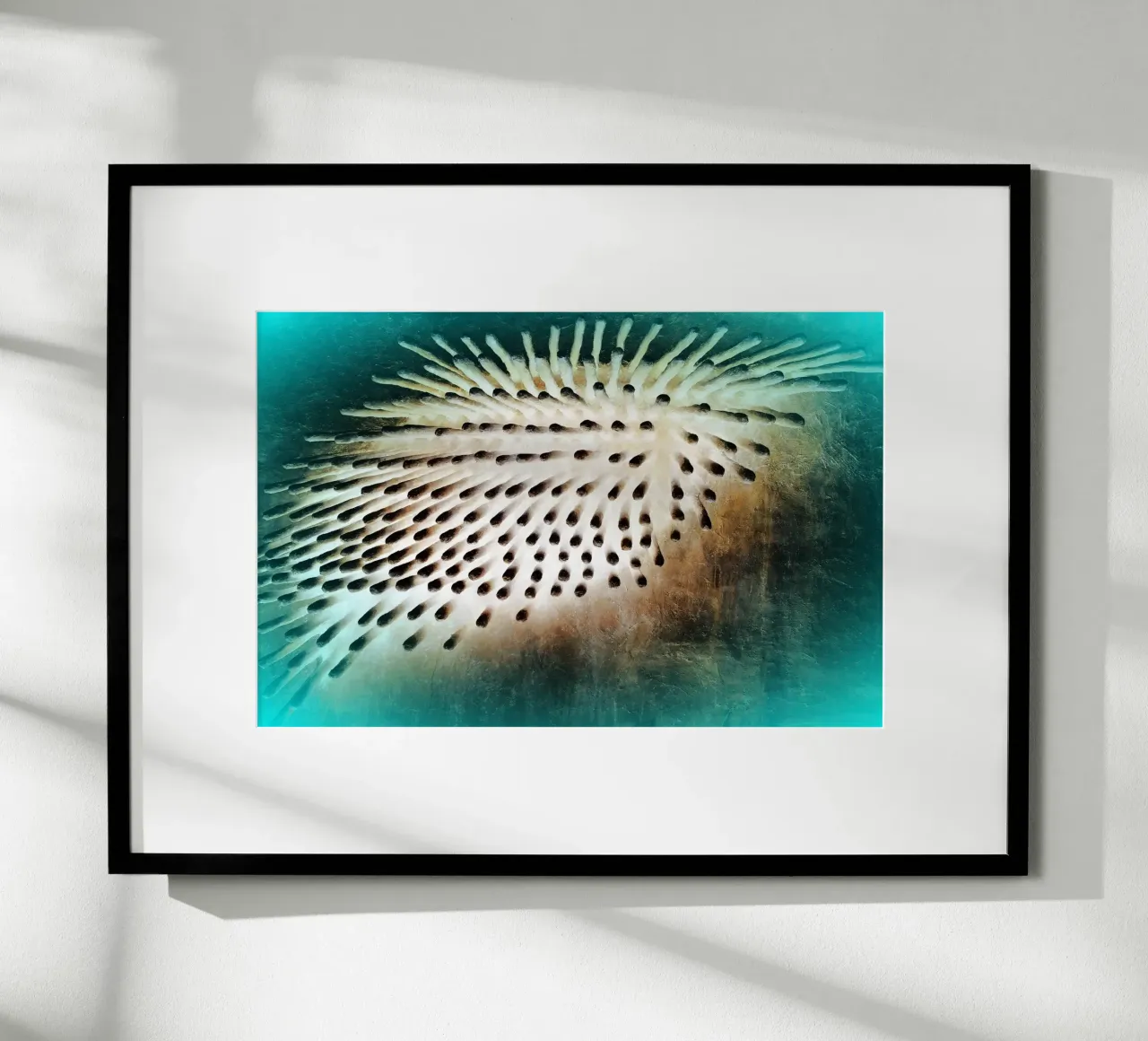 Sotto l'acqua poster con telaio in legno da Massimo Frascogna