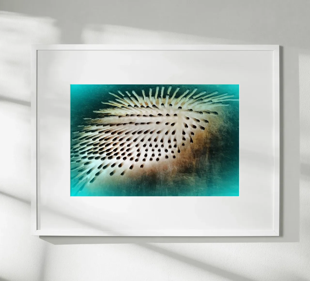 Sotto l'acqua poster con telaio in legno da Massimo Frascogna