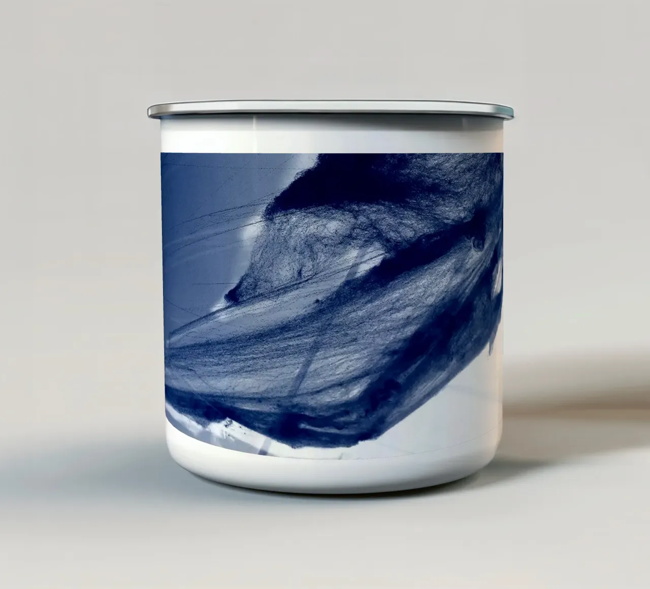 Blauw spinnenweb emaille mok van Massimo Frascogna