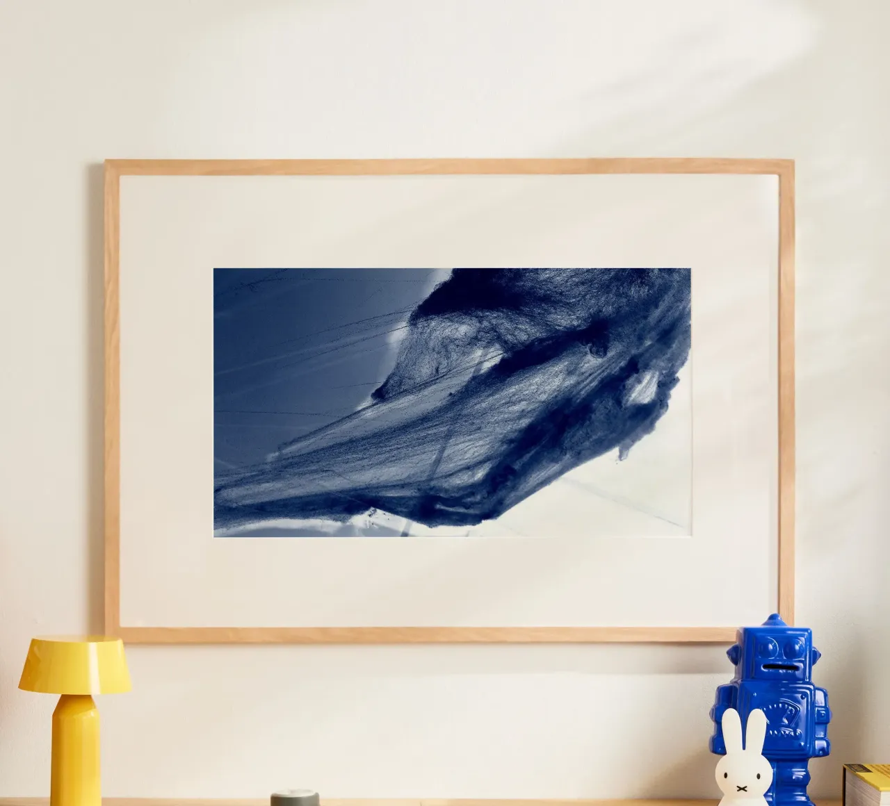 Ragnatela blu poster con telaio in plastica da Massimo Frascogna