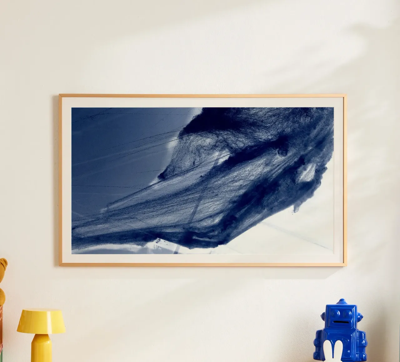 Ragnatela blu poster con telaio in plastica da Massimo Frascogna