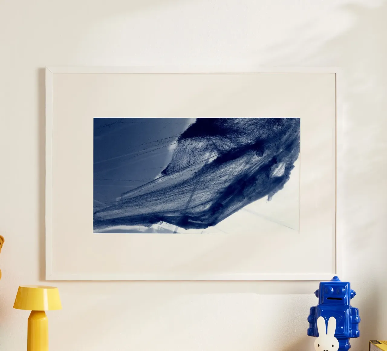 Ragnatela blu poster con telaio in plastica da Massimo Frascogna