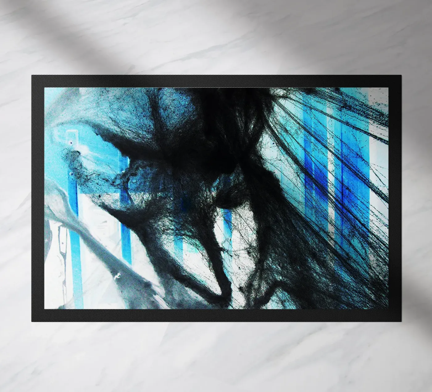 zwart web deurmat van Massimo Frascogna