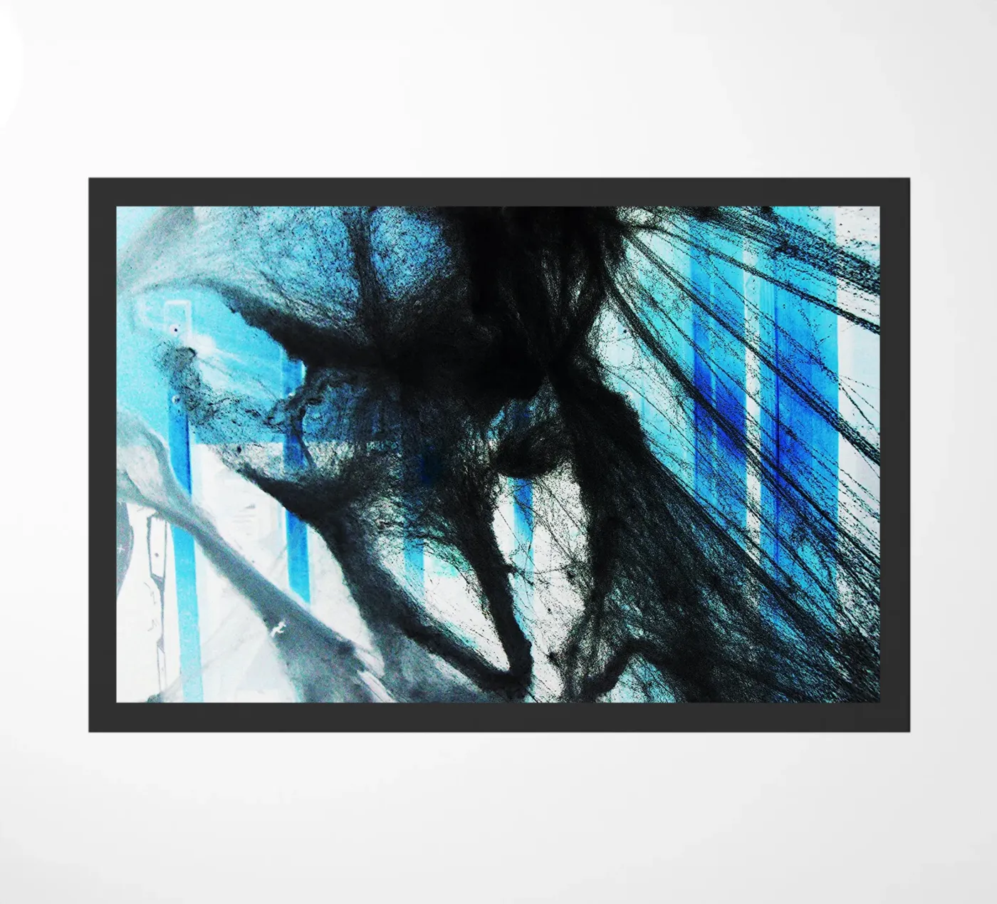 zwart web deurmat van Massimo Frascogna