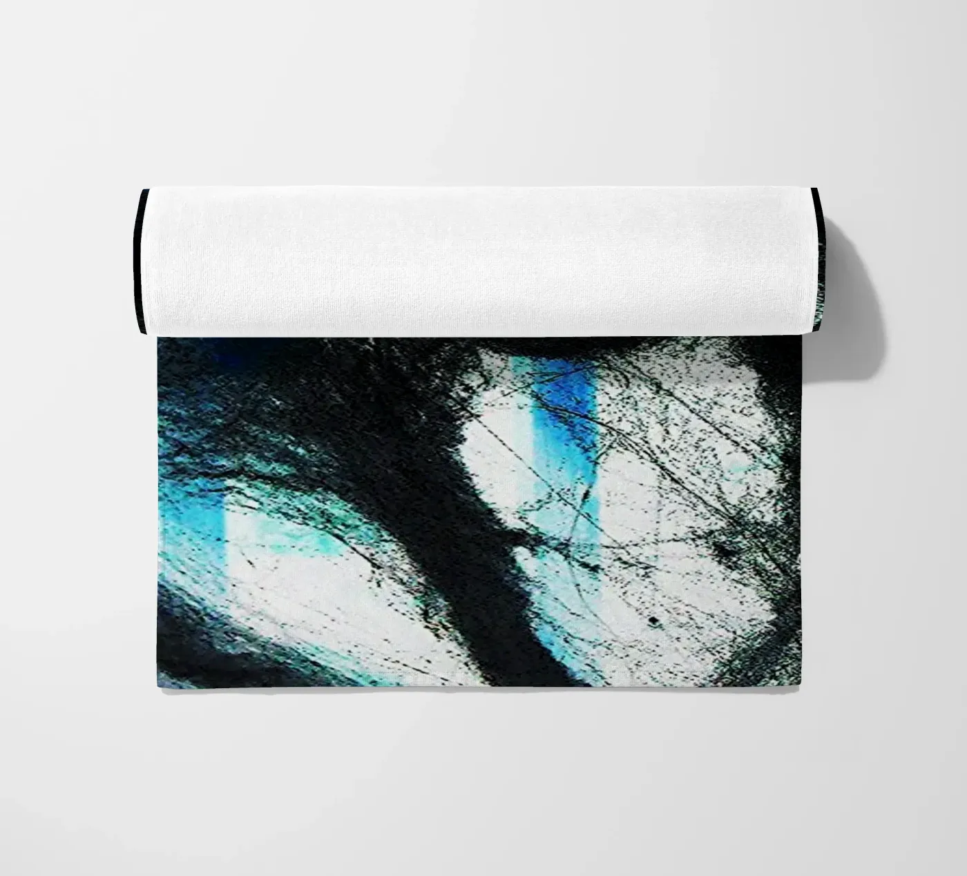 schwarzes Web Strandtuch von Massimo Frascogna