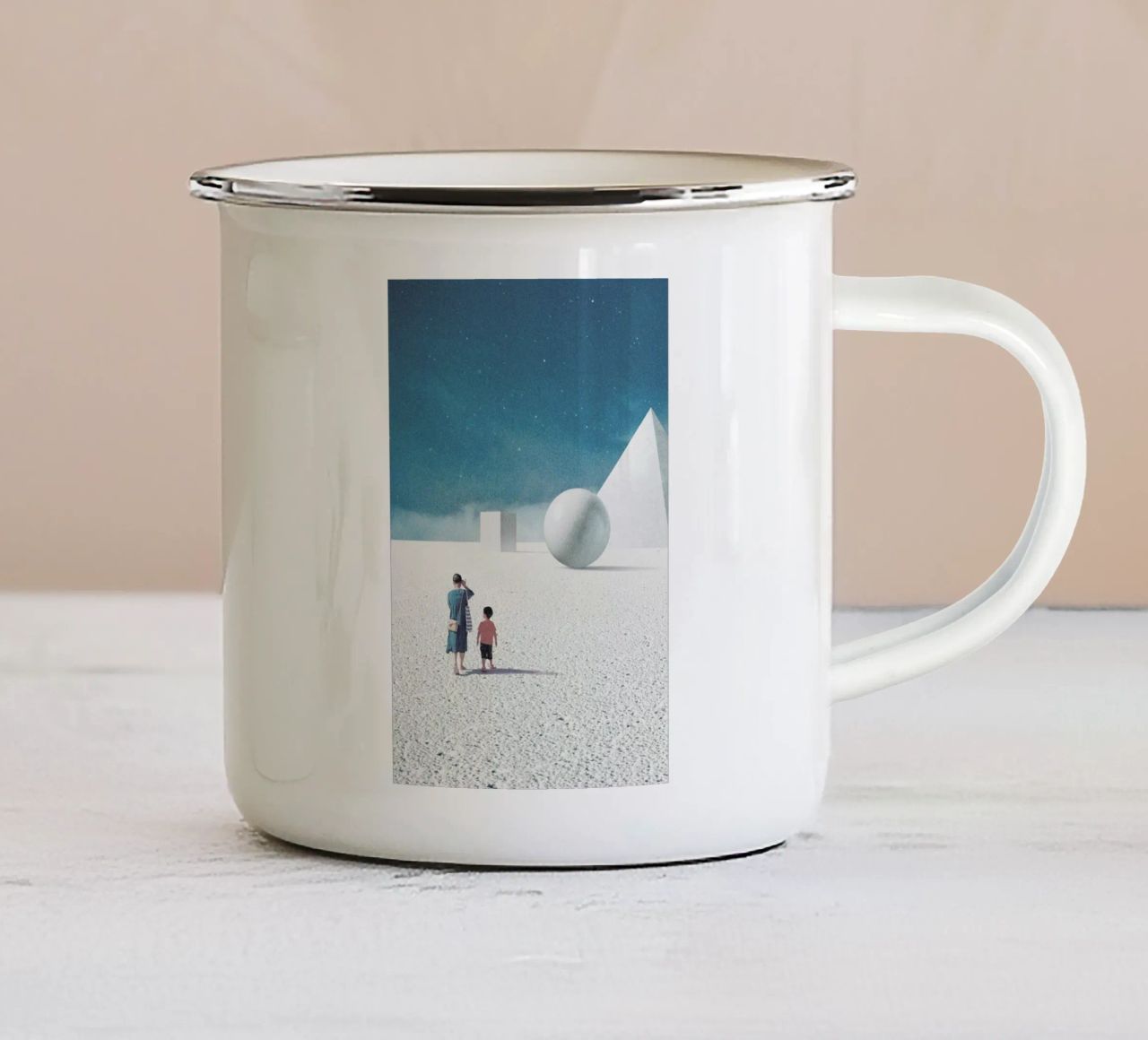Mom Taught Me How To Look Around tazza in smalto da Maarten Léon
