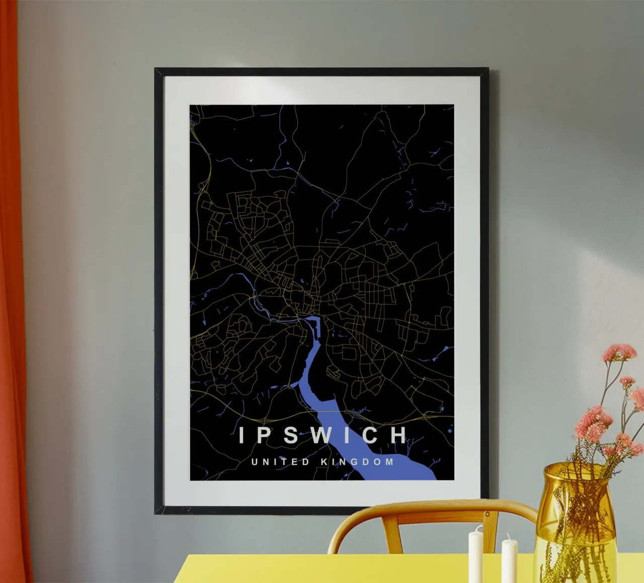 Mappa della città di Ipswich Regno Unito nero e oro poster con telaio in plastica da Cartographers Library