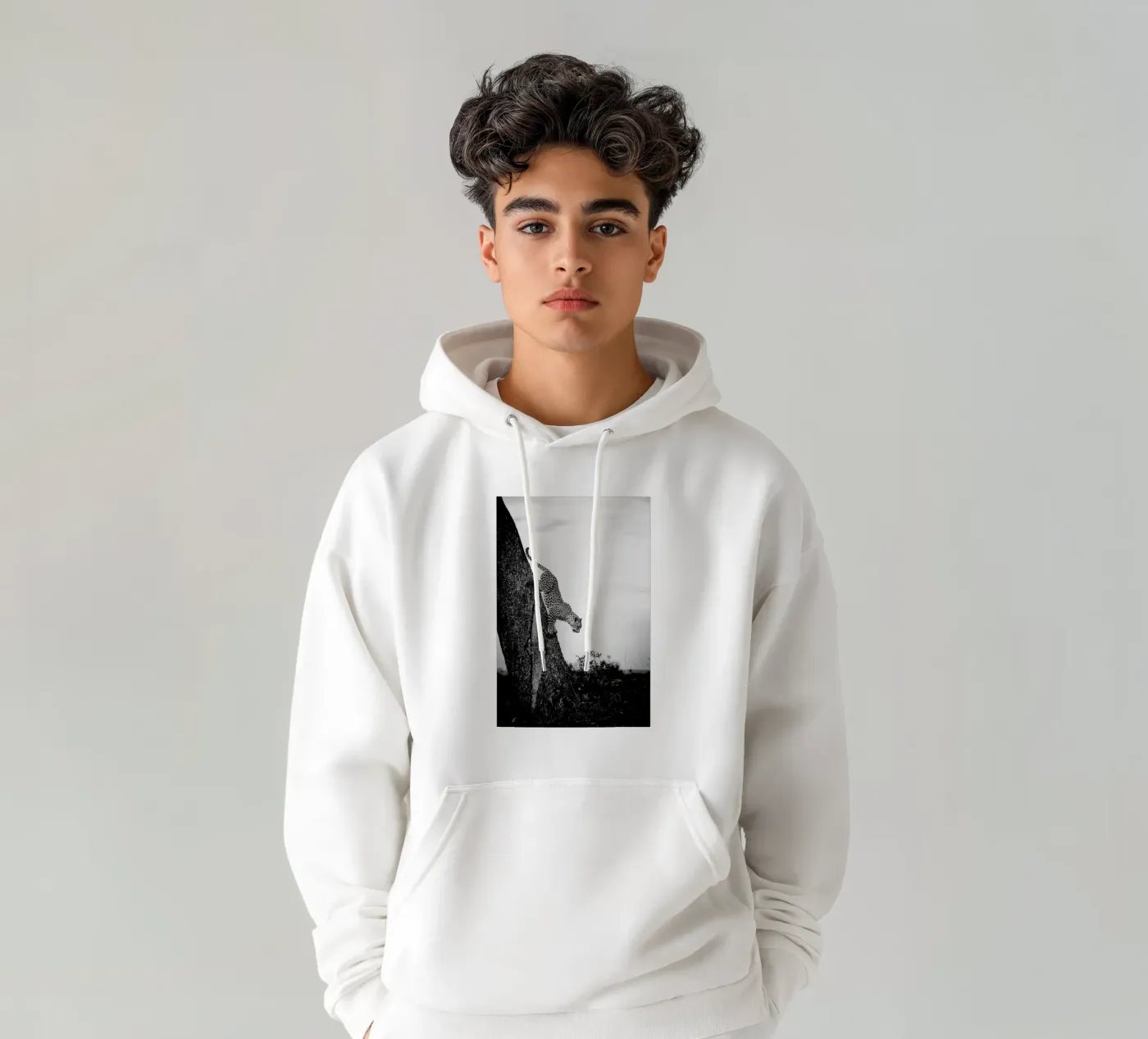 Pouncing Leopard hoodie van Natural Kingdom