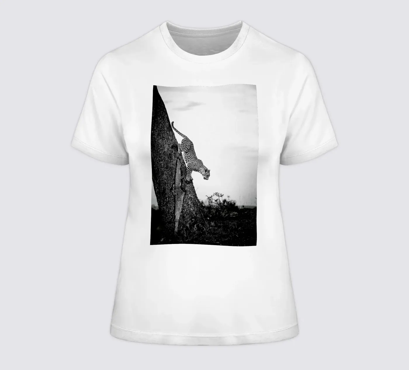 Pouncing Leopard t-shirt da donna da Natural Kingdom