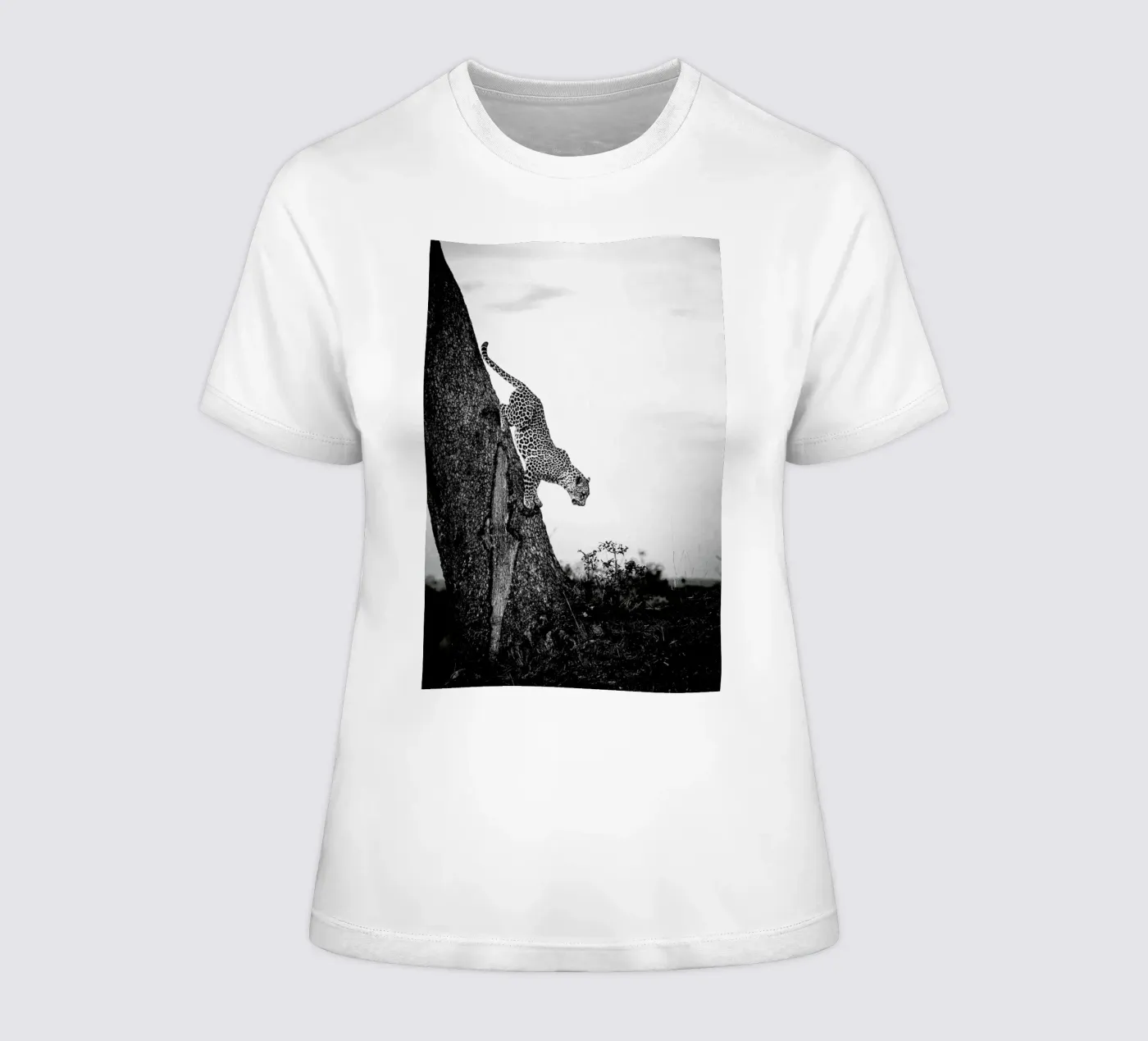 Pouncing Leopard t-shirt da donna da Natural Kingdom