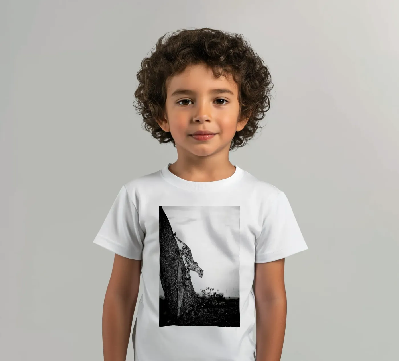 Pouncing Leopard kinder t-shirt van Natural Kingdom