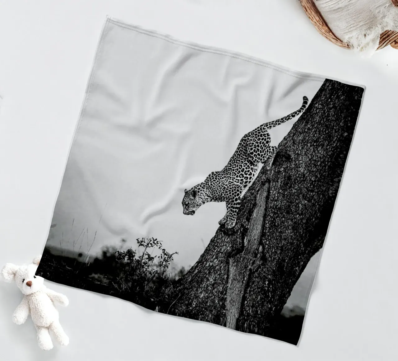 Pouncing Leopard Fleecedecke von Natural Kingdom