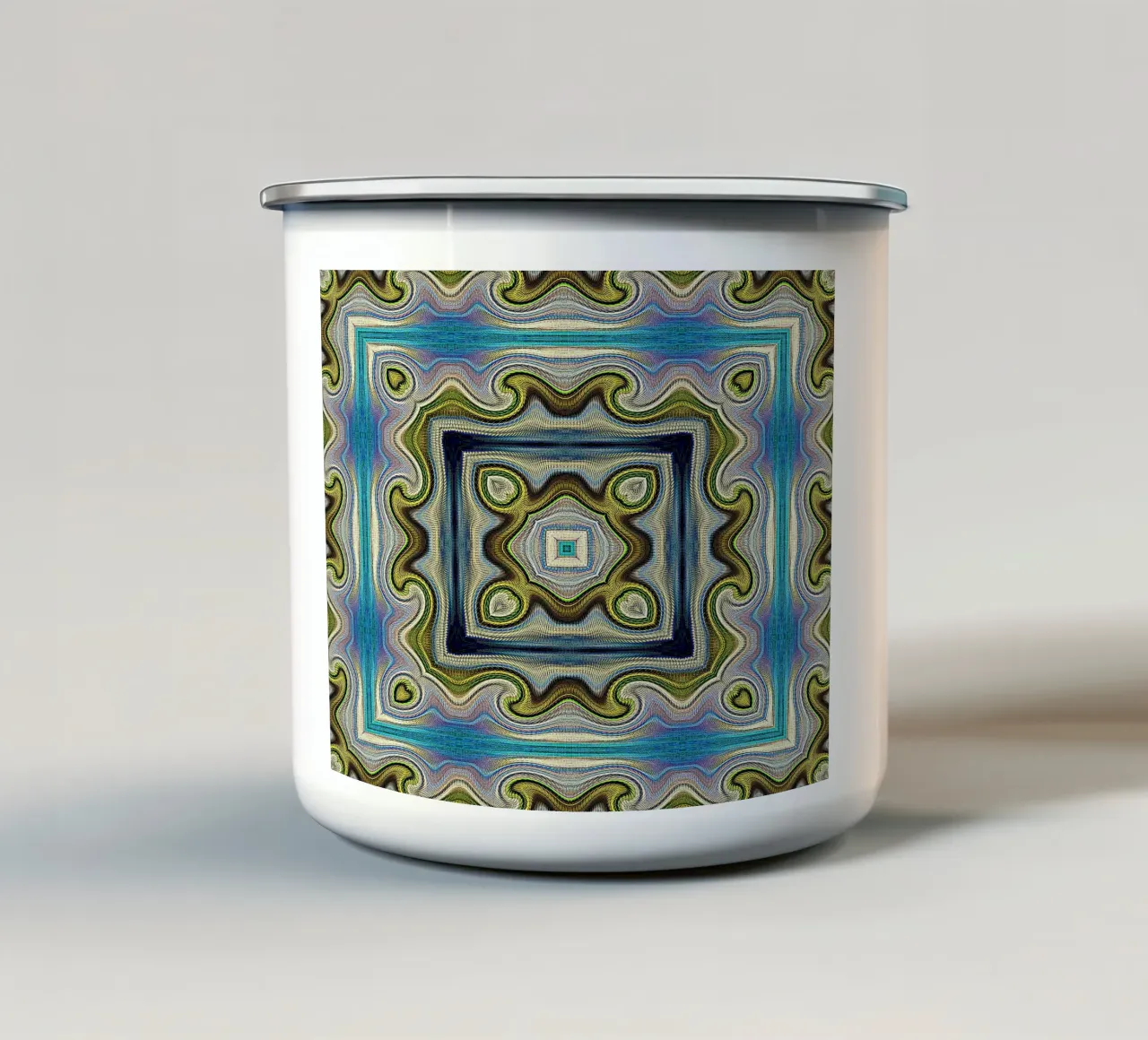 Ornamento antico in turchese chiaro, verde e blu reale tazza in smalto da Gürsel Yesil Digital Art