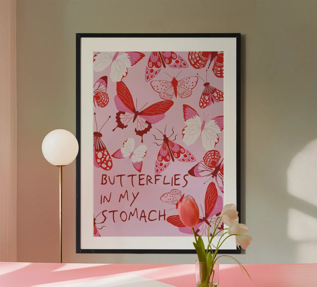 Pink Butterflies In My Stomach poster con telaio in legno da Retro Love