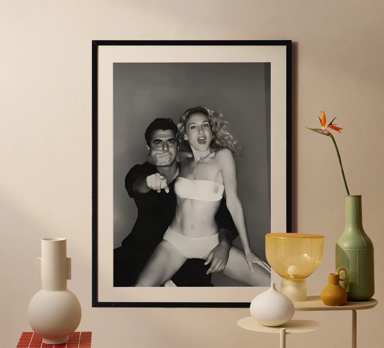 Carrie e Big nella scena iconica della toilette poster con telaio in alluminio da rangginangs