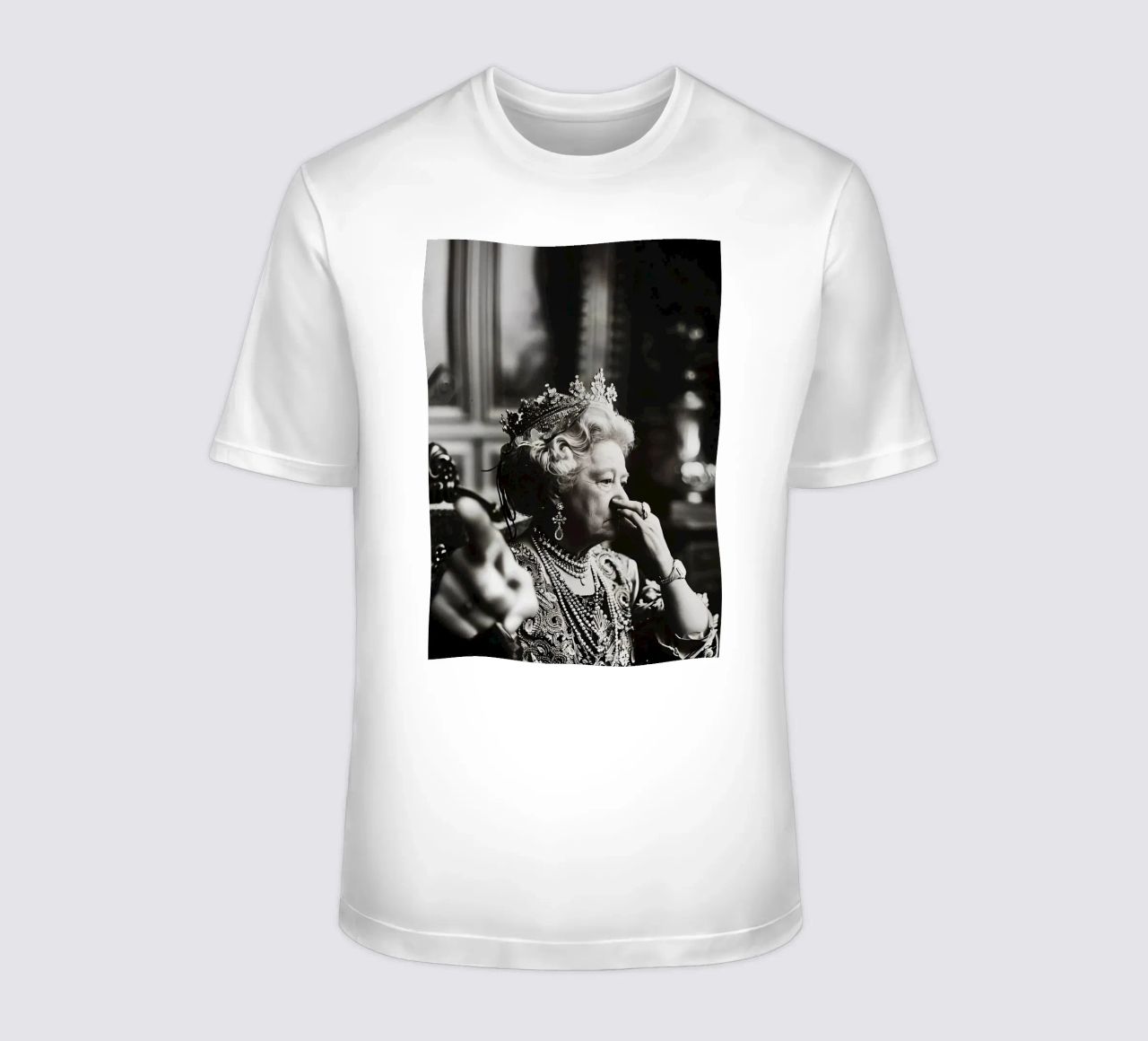 Funny Bathroom Vintage Queen Meme Art t-shirt de kembangross