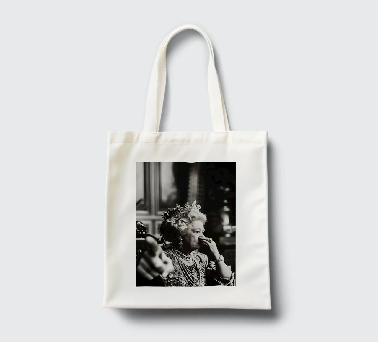 Funny Bathroom Vintage Queen Meme Art tote bag de kembangross