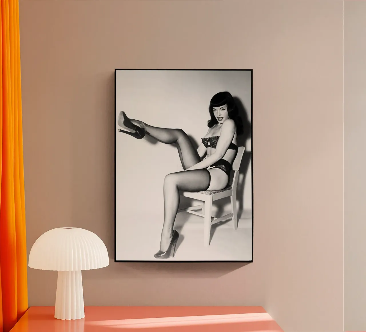 Un passo avanti... con Miss Bettie Page Arte retrò d'epoca plexiglass da kembangross