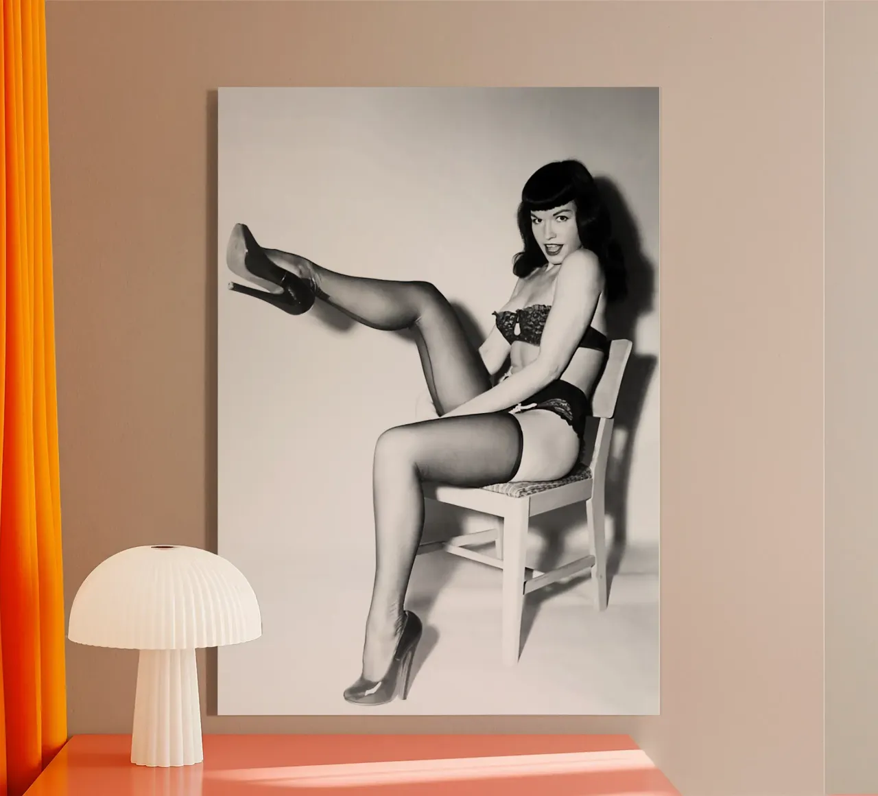 Un passo avanti... con Miss Bettie Page Arte retrò d'epoca plexiglass da kembangross