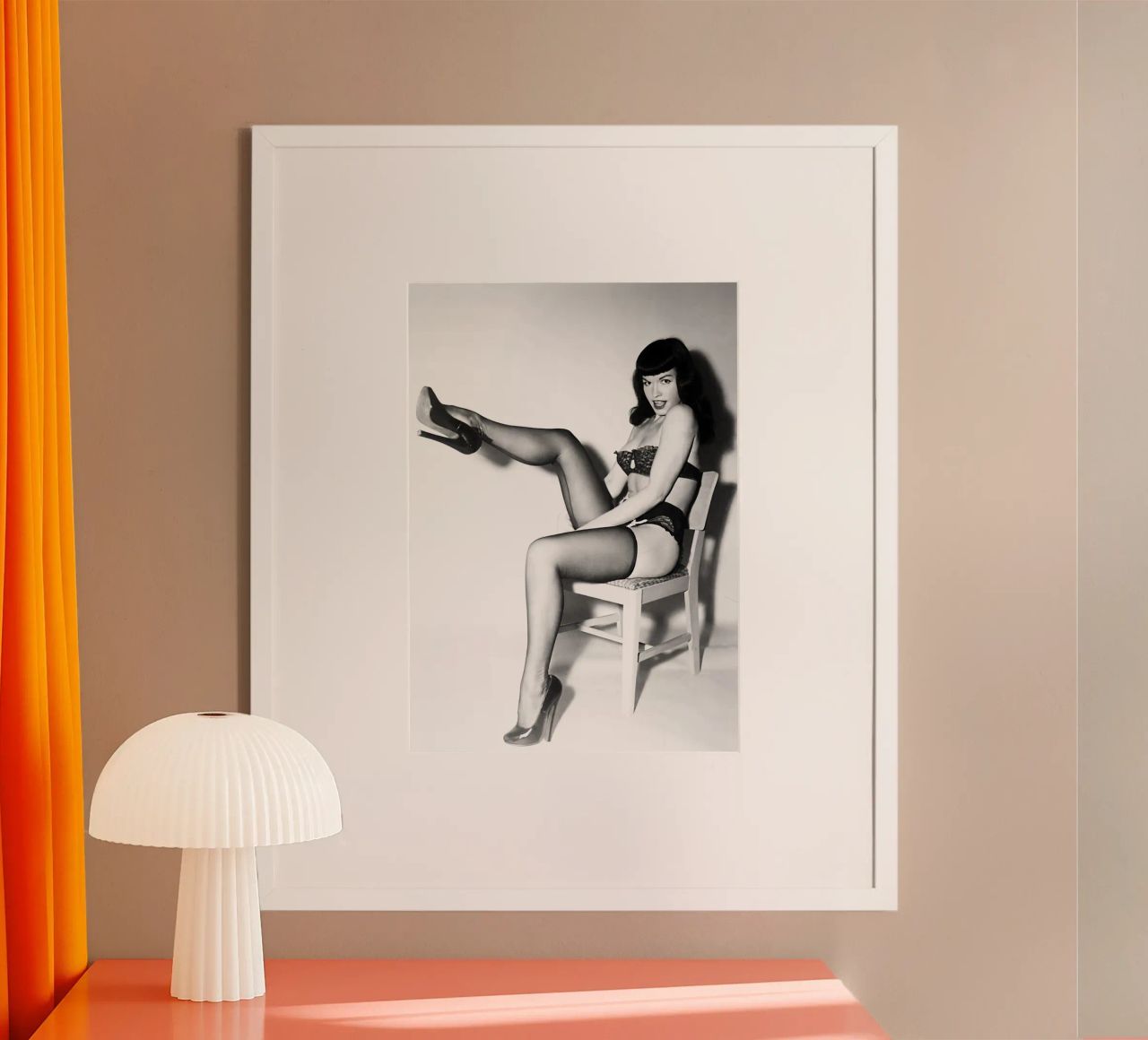 Prendre de la hauteur... avec Miss Bettie Page Vintage Retro Art poster de kembangross