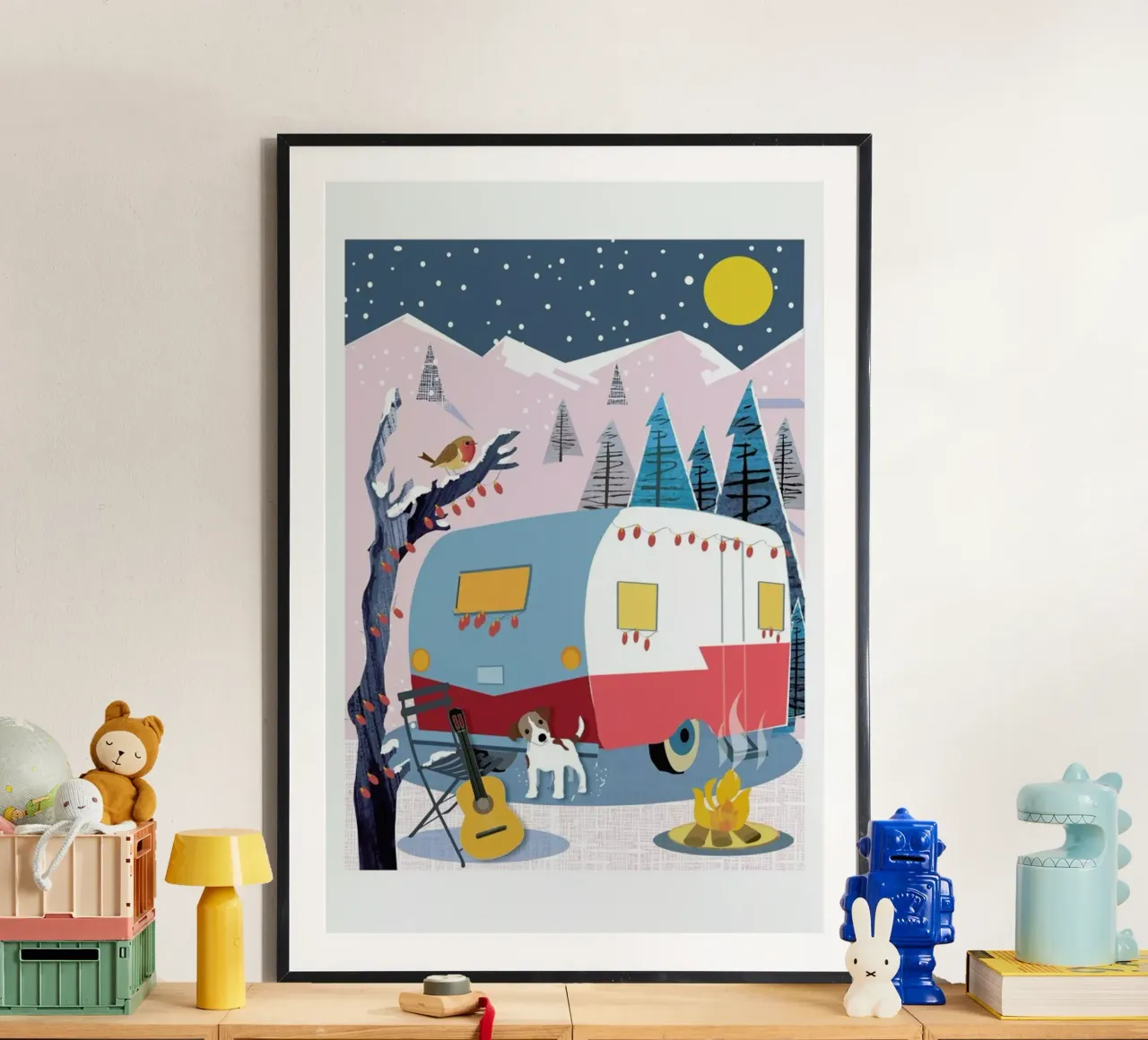 Winter Dog And Caravan poster con telaio in legno da Rocket68