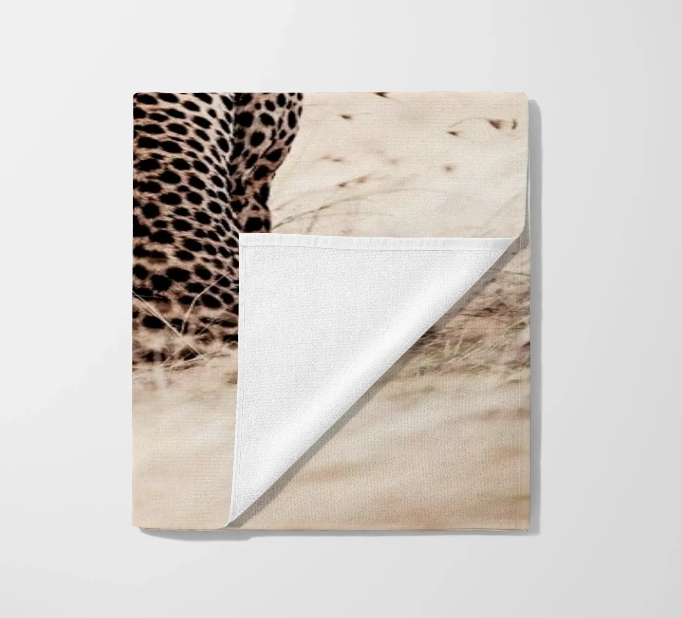 Still Leopard strandhanddoek van Natural Kingdom
