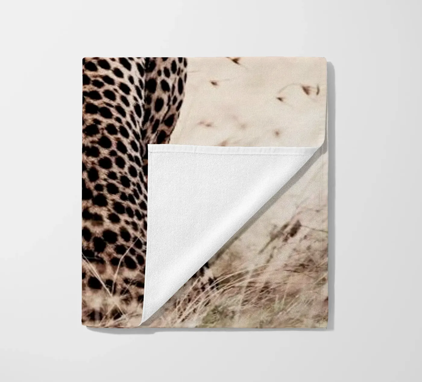 Still Leopard strandhanddoek van Natural Kingdom