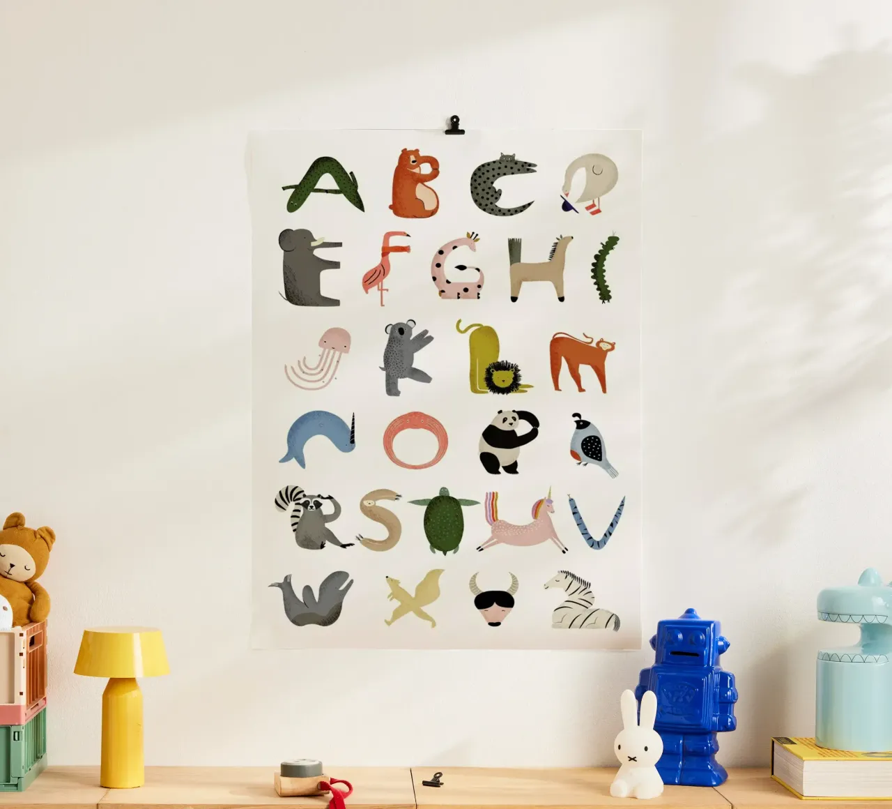 Animal Alphabet poster con telaio in plastica da Little Flourishes