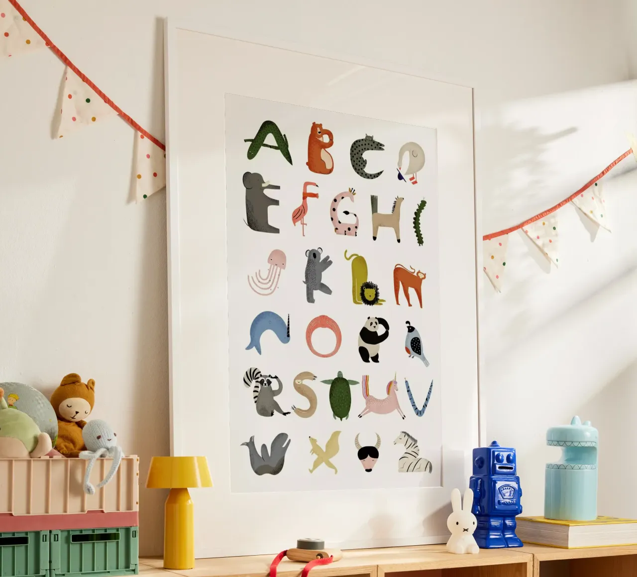 Animal Alphabet poster con telaio in plastica da Little Flourishes