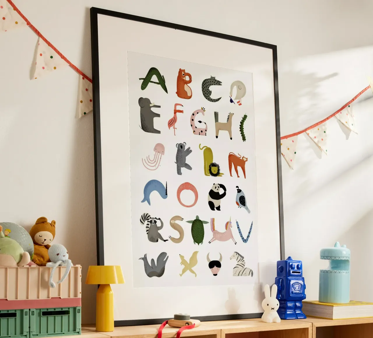 Animal Alphabet poster con telaio in plastica da Little Flourishes