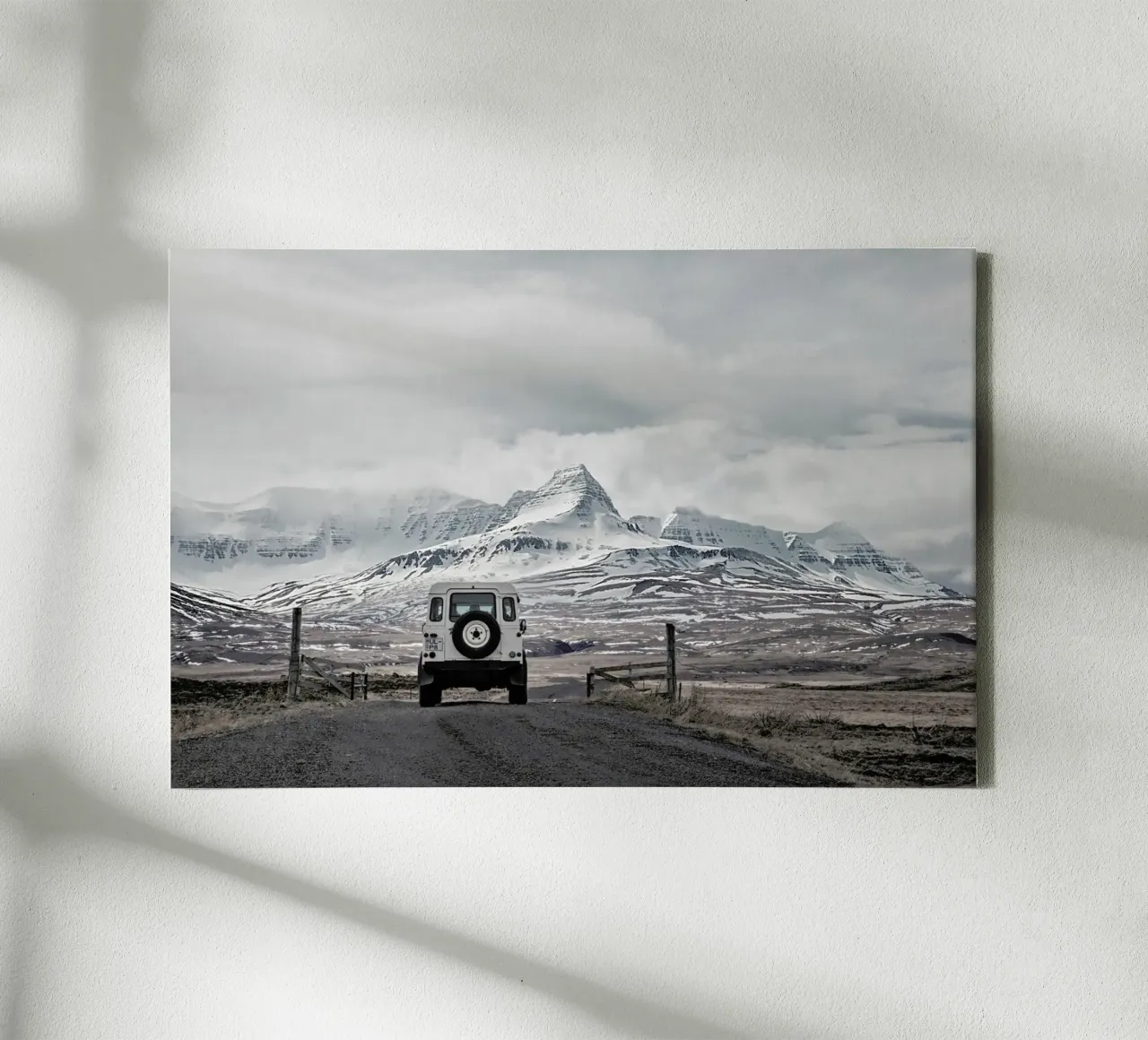 Roam the Planet Iceland 01 tela con Cornice a cassetta da Monika Strigel