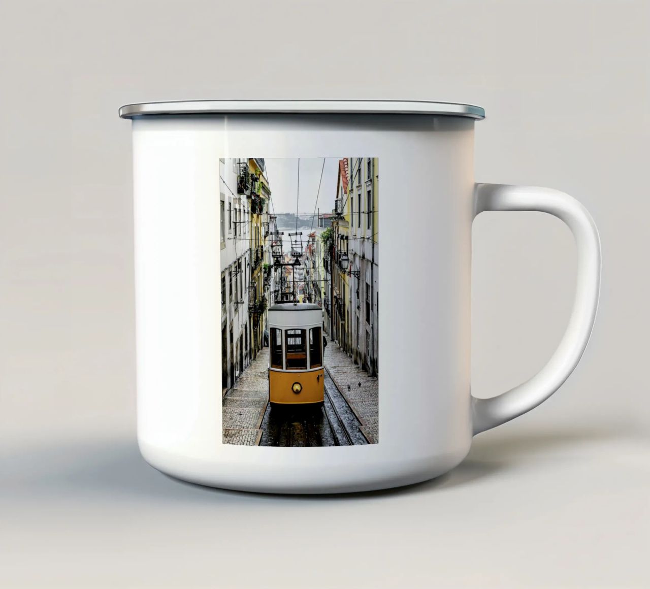 Yellow Tram tazza in smalto da EyeEm Mobile GmbH