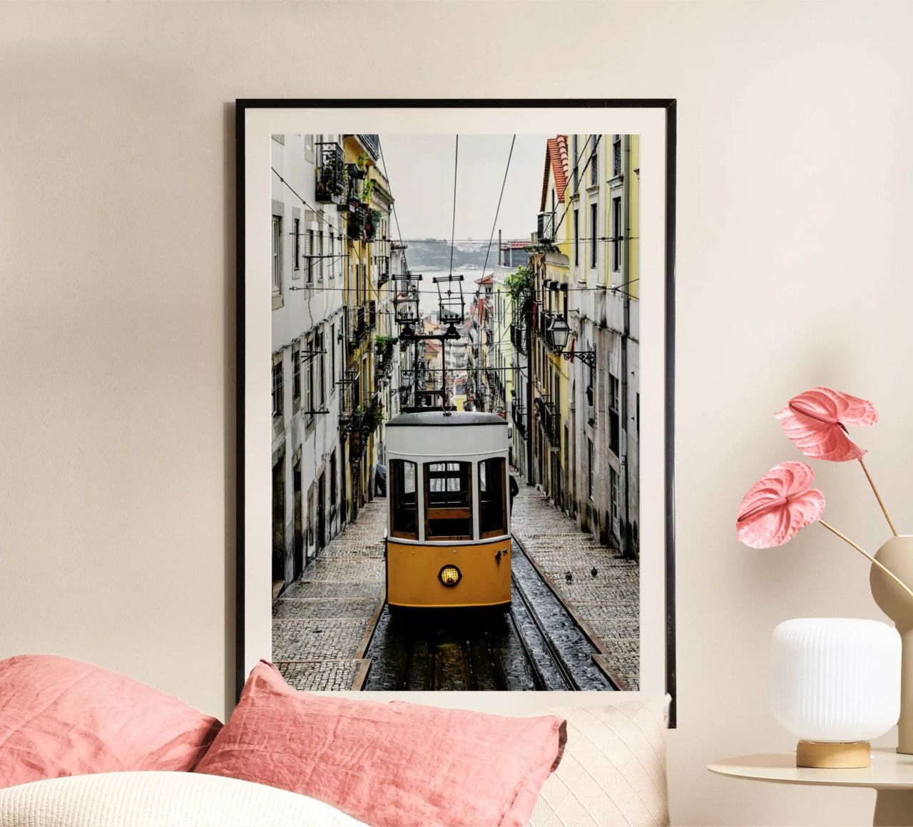 Yellow Tram poster de EyeEm Mobile GmbH