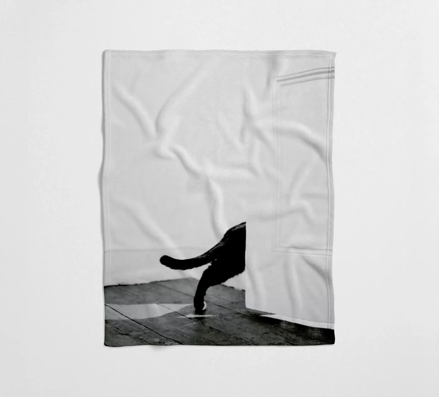 Sneaking Out Fleecedecke von METROPOLIS