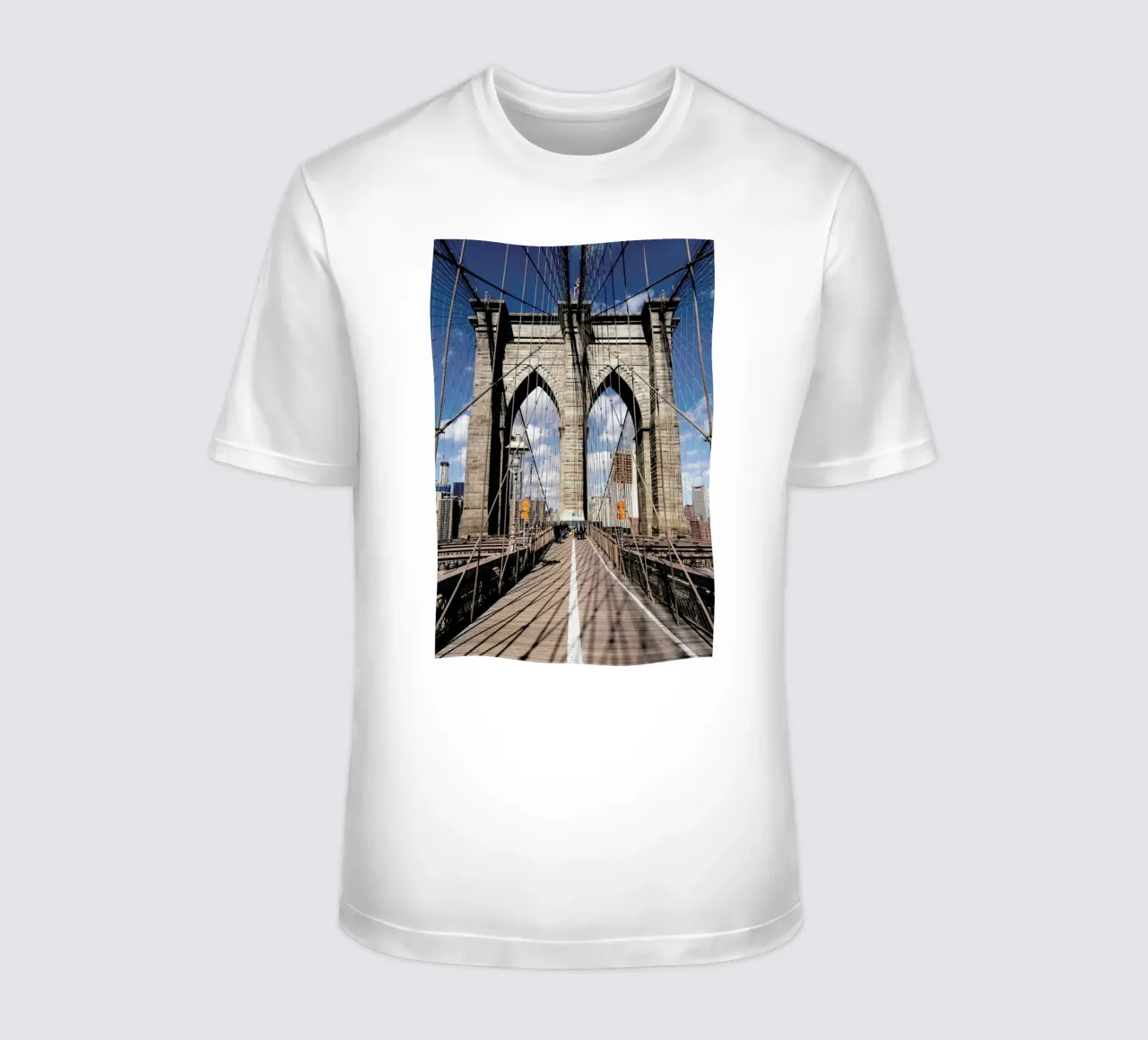 Crossing the Bridge t-shirt da EyeEm Mobile GmbH