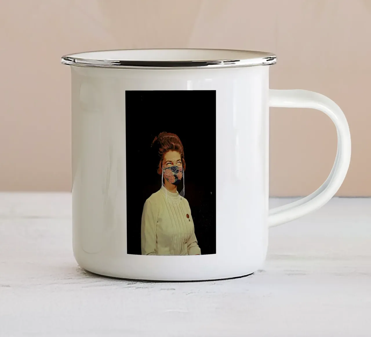 Portrait XX tazza in smalto da Frank Moth