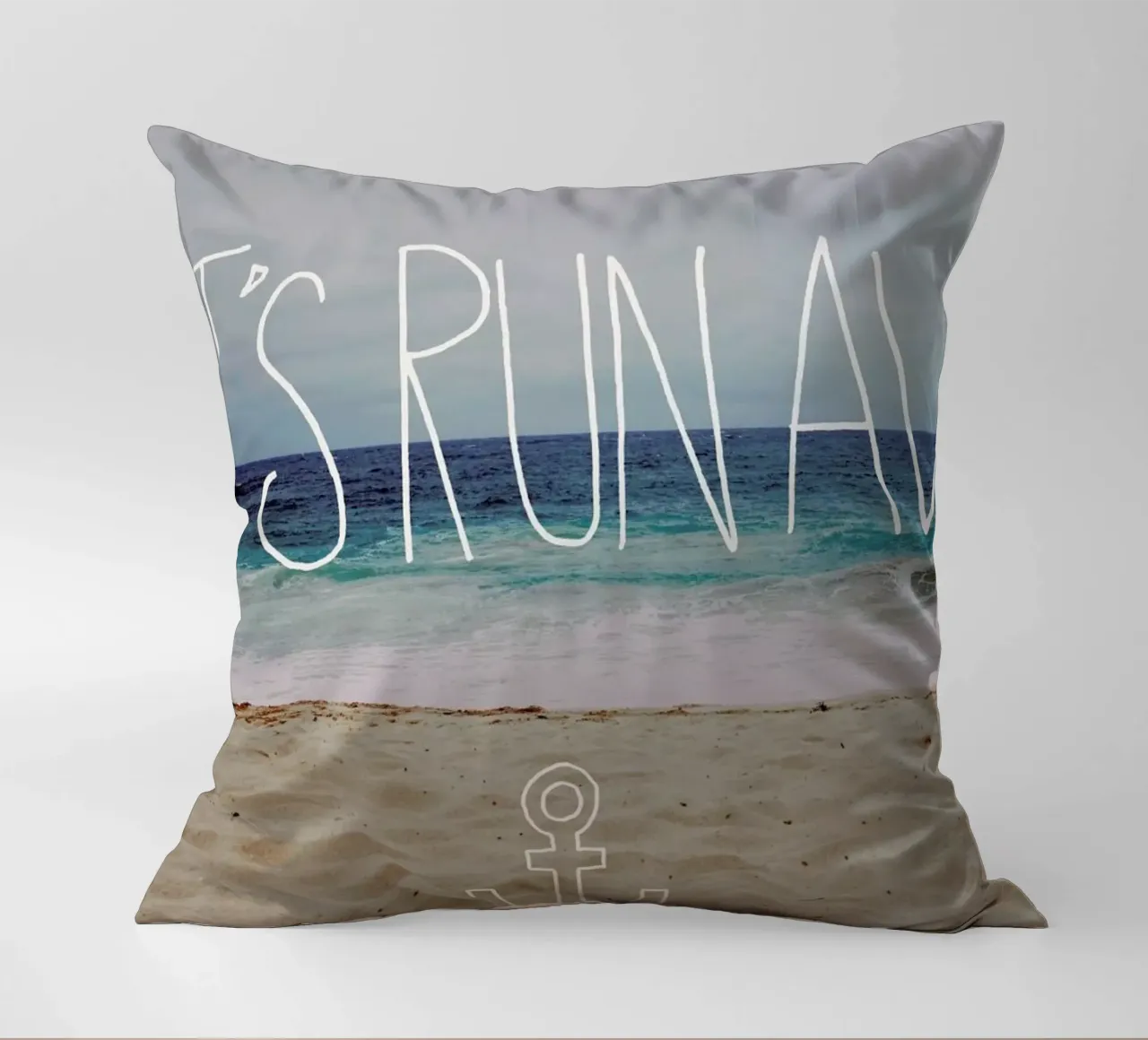 Let's Run Away - to the sea cuscino da Leah Flores