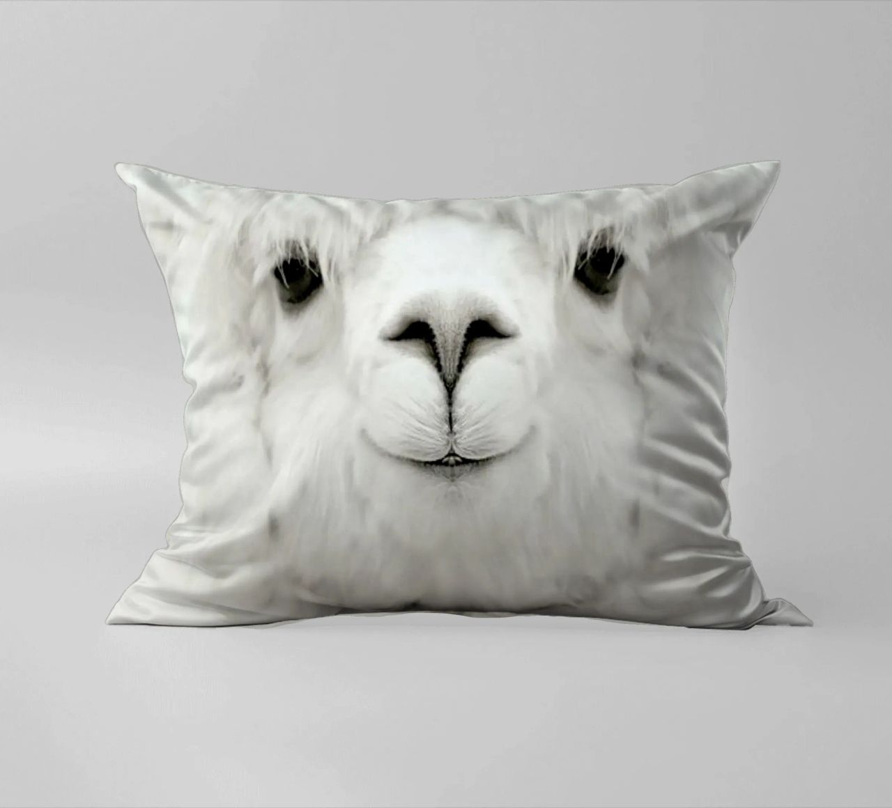 Smiling Alpaca cuscino da Monika Strigel