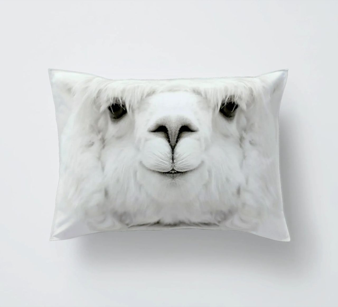 Smiling Alpaca cuscino da Monika Strigel
