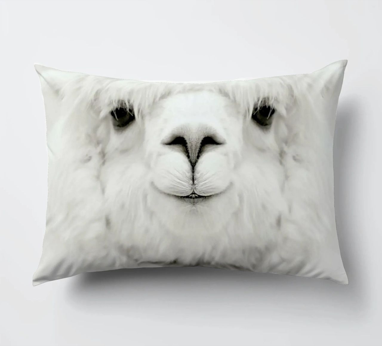 Smiling Alpaca cuscino da Monika Strigel