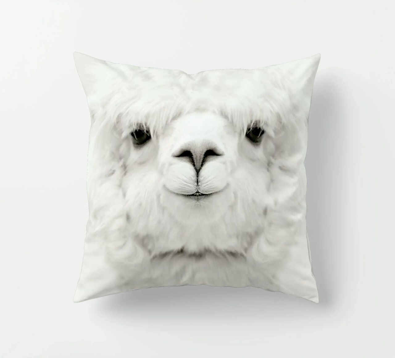 Smiling Alpaca cuscino da Monika Strigel