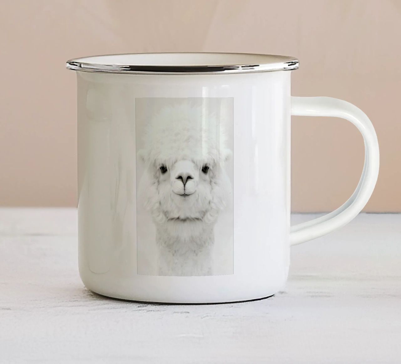 Smiling Alpaca tazza in smalto da Monika Strigel
