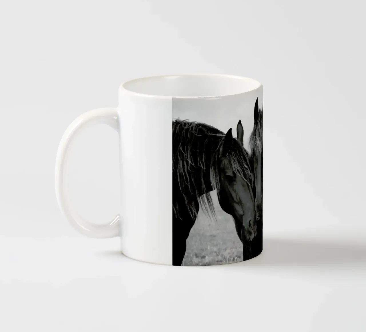 Black and White Horses tazza in ceramica da EyeEm Mobile GmbH