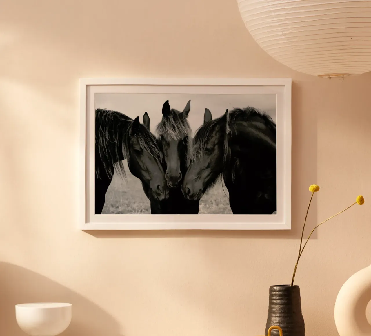 Black and White Horses poster con telaio in alluminio da EyeEm Mobile GmbH