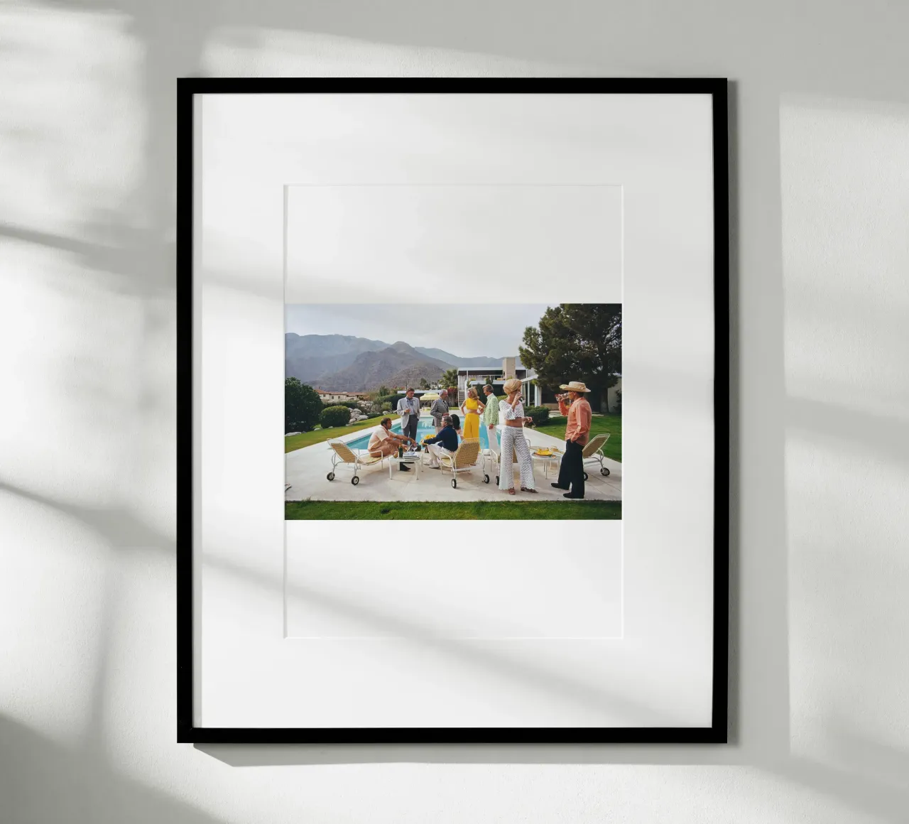 fascino a bordo piscina poster con telaio in alluminio da DuncanBennett shop
