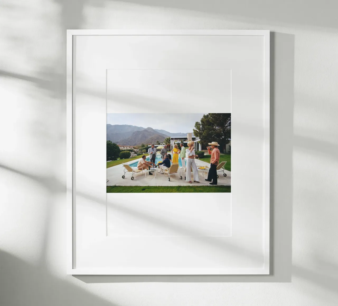 fascino a bordo piscina poster con telaio in alluminio da DuncanBennett shop